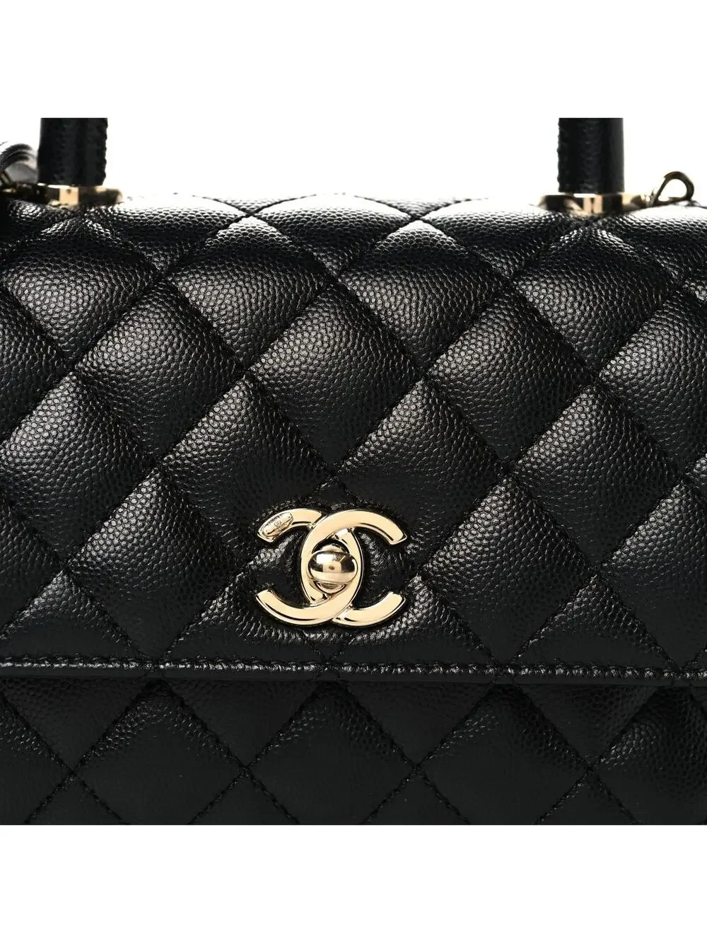 CHANEL indulge timeless